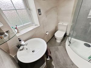 En suite- click for photo gallery